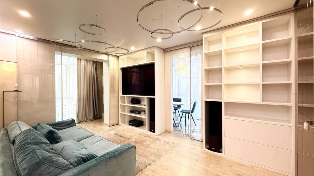 Продам 4-комнатную квартиру в ЖК Атлант. 3 спальни. Мебель и техника.