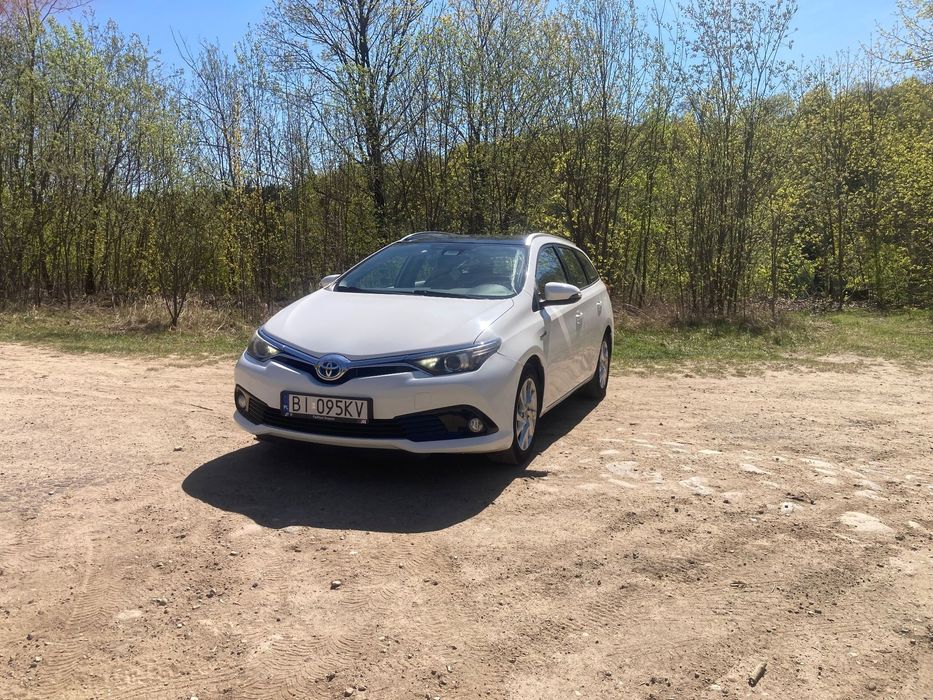 Toyota Auris Hybrid 2016