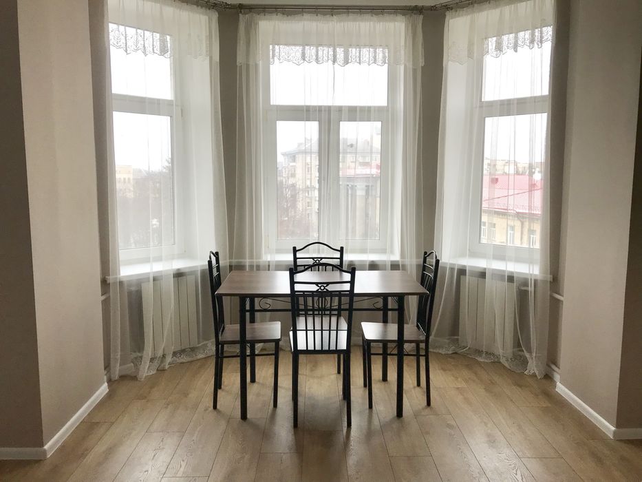 Оренда 3-кімнатна проспект Повітряних Сил, 25