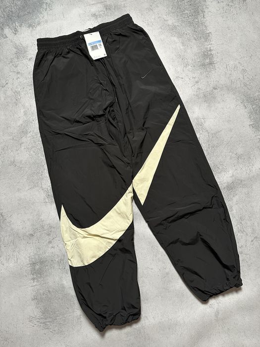 Нейлонові спортивні штани Nike Big Swoosh