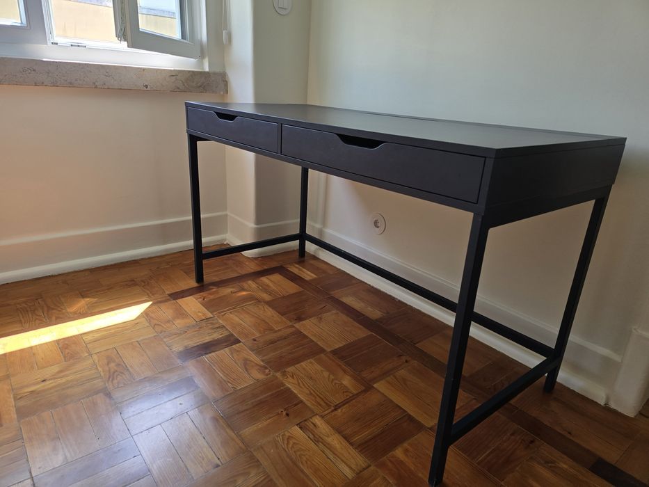 Secretaria Ikea com gavetas