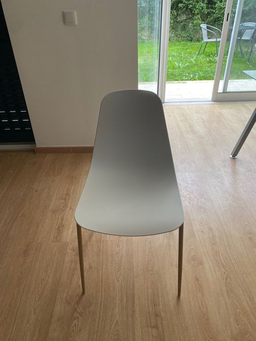 Cadeira branca design moderno elegante