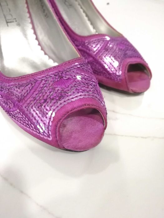 !Sapatos com lantejoulas!