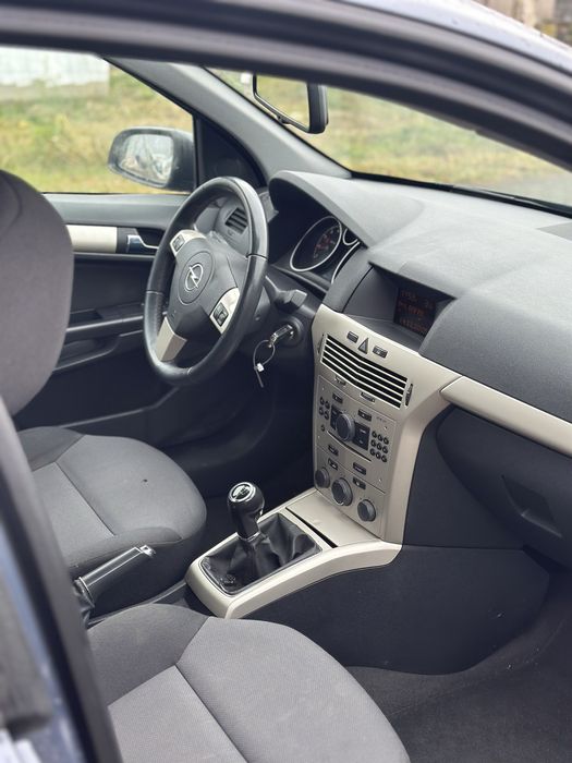 Opel Astra H 1.4/90km  •2Komplety Opon• HAK |Klima| *Zdrowa* ZADBANA