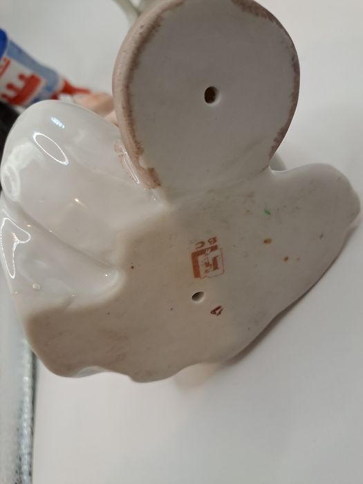 Статуетка. Статуэтка. Фарфоровая статуэтка. Индианка. Вишивальщіця.