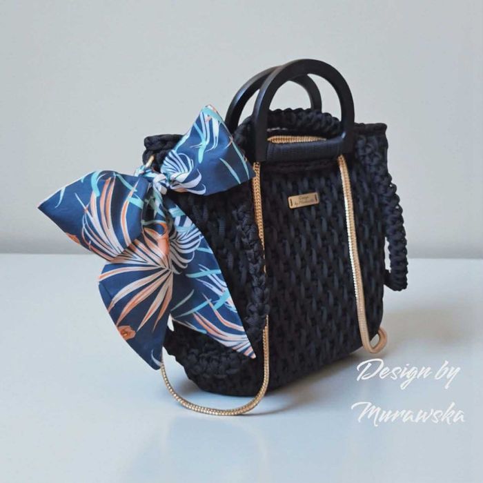 Elegancka torebka hand-made w czerni- plaster miodu- dostępna