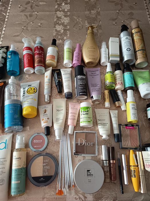 Zestaw kosmetyków kremy balsamy odżywki i inne