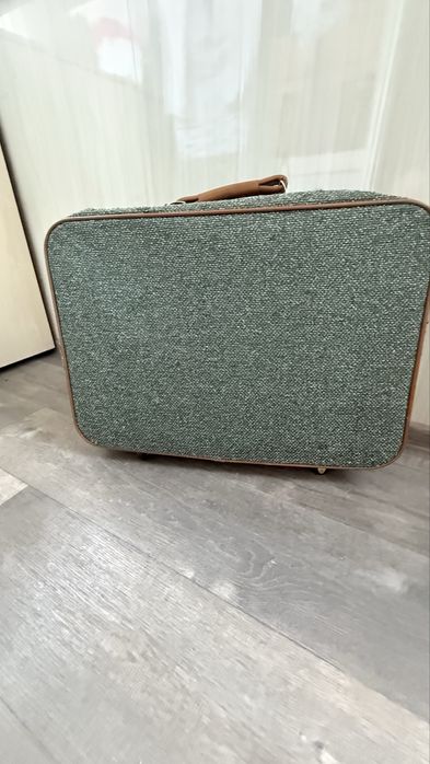 Чемодан на колёсиках торг