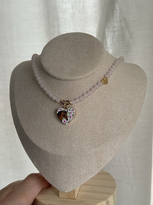 Naszyjnik kamienie kwarc rozowy konik koń choker