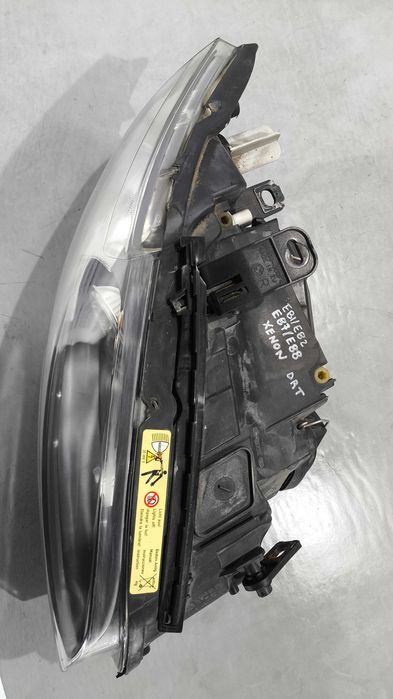Farol BMW Serie 1 (E81/E82/E87/E88) Direito Xenon Pré-LCI Com Angel Eyes