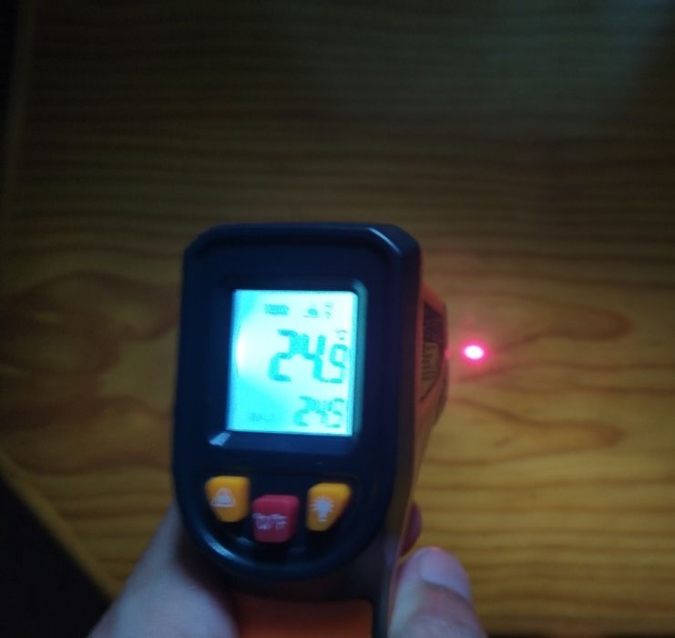 Termómetro infravermelhos com pilhas incluídas. Novo.