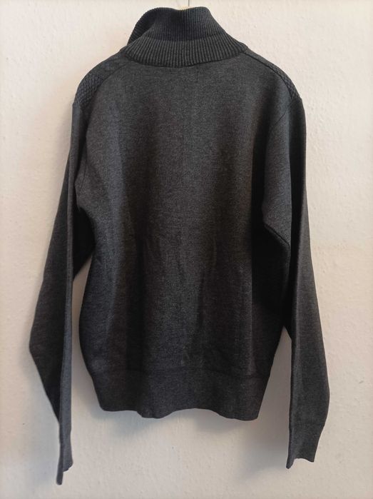 Sweter męski w rozmiarze M.