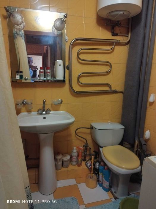 Продам  уютную  2-х квартиру, на Терещенковской,27. Отличная локация.