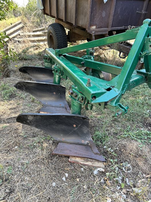 Продам плуг трёх корпусный