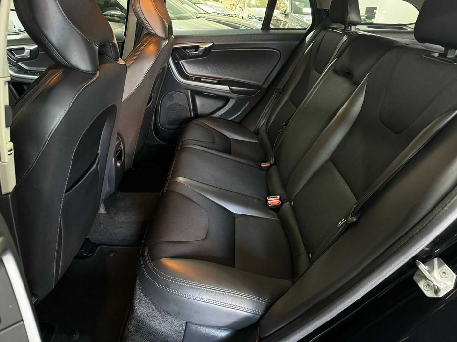 Carrinha V60 2.4 D6 Plug-in Hybrid Momentum AWD PHEV