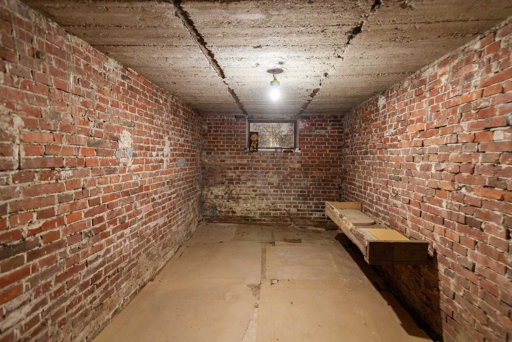 Оренда окремої будівлі. 360кв.м. 10сот. вул. Херсонська. 2000$/міс.