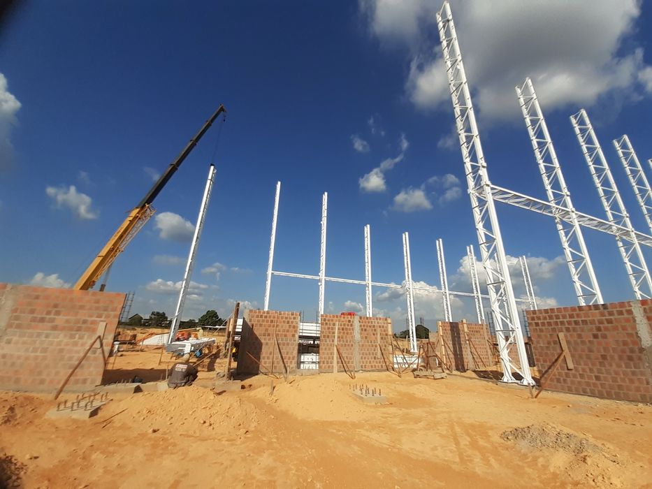 Construção de armazem e estruturas metalicas