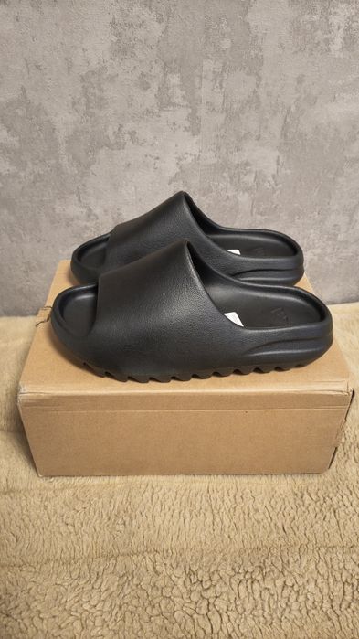 Klapki Adidas Yeezy US 8, 26 cm
