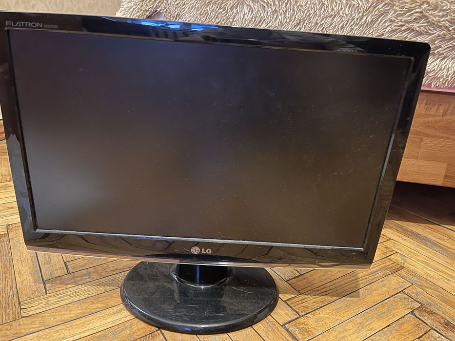 Продам сенсорний монітор LG