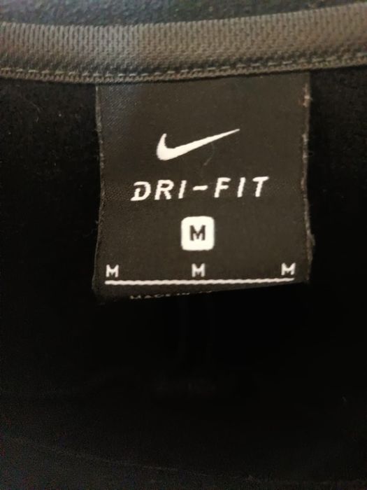 Bluza do biegania Nike Dri-Fit.