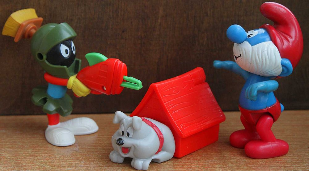 Іграшки Макдональдс. Смурф. Стрілець. Песик в буді.