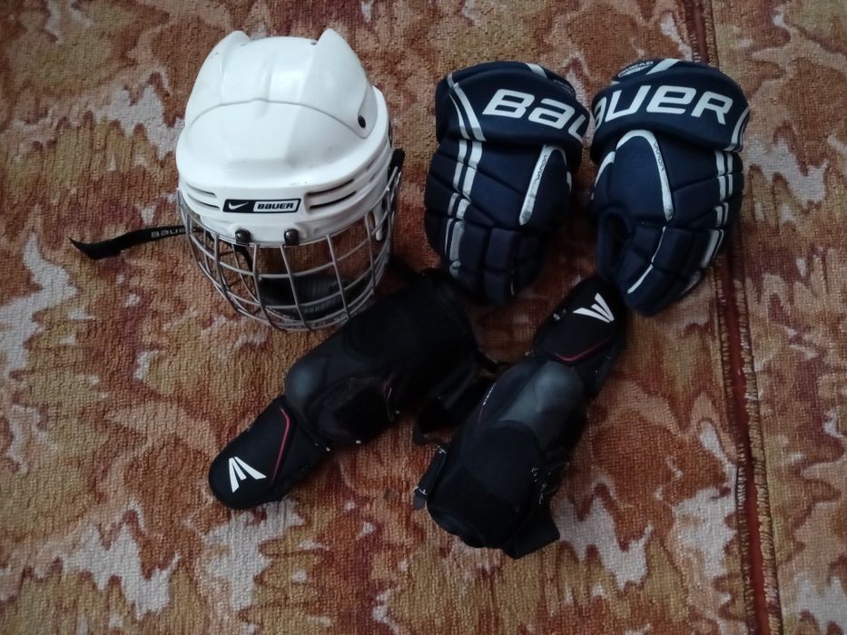 Хокйна форма шлем з ришоткой налакотники перчатки