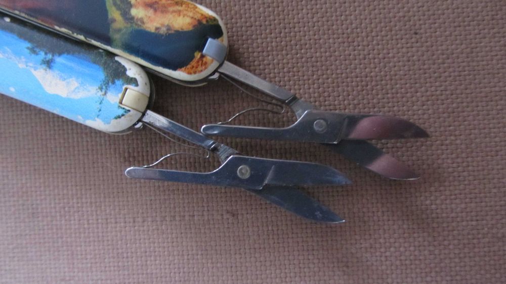 Одним лотом два Victorinox.