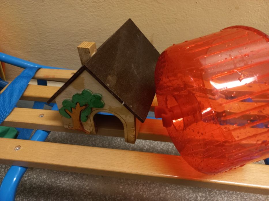 Kolowrotek + domek dla gryzonia /chomika