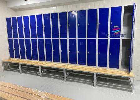 Vestiário Triplo Cacifos com Banco em Pinho 2150Ax900Lx800P Metálico Pintura Cinza / Porta Cinza