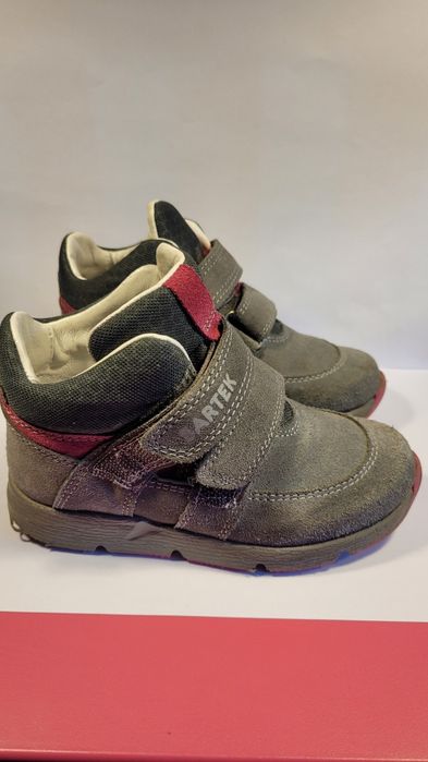 Buty BARTEK rozm. 26 (długość wkładki 17 cm).