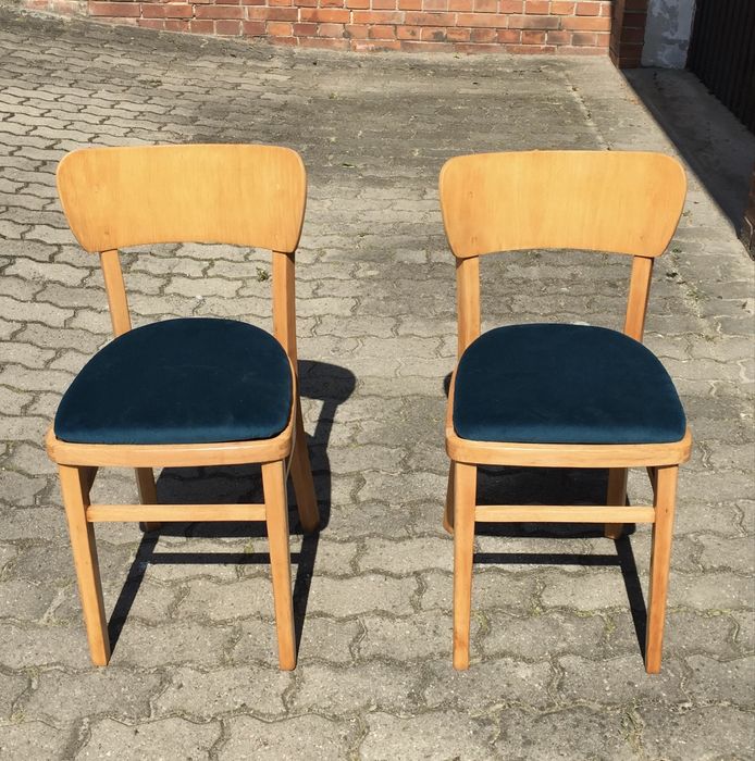 Dwa krzesła PRL po renowacji