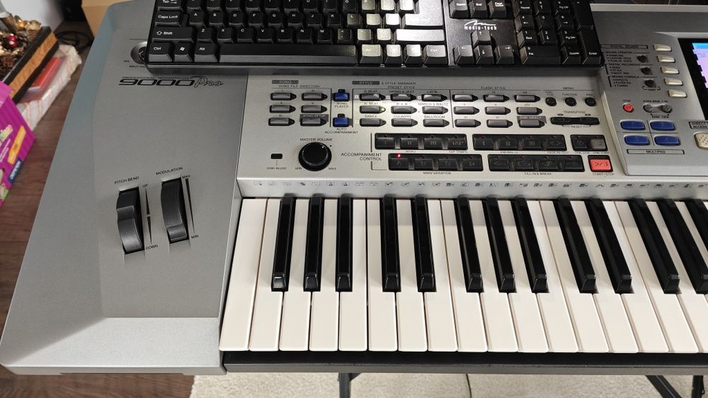 Yamaha 9000 Pro + PLG 150-AN + ML case
