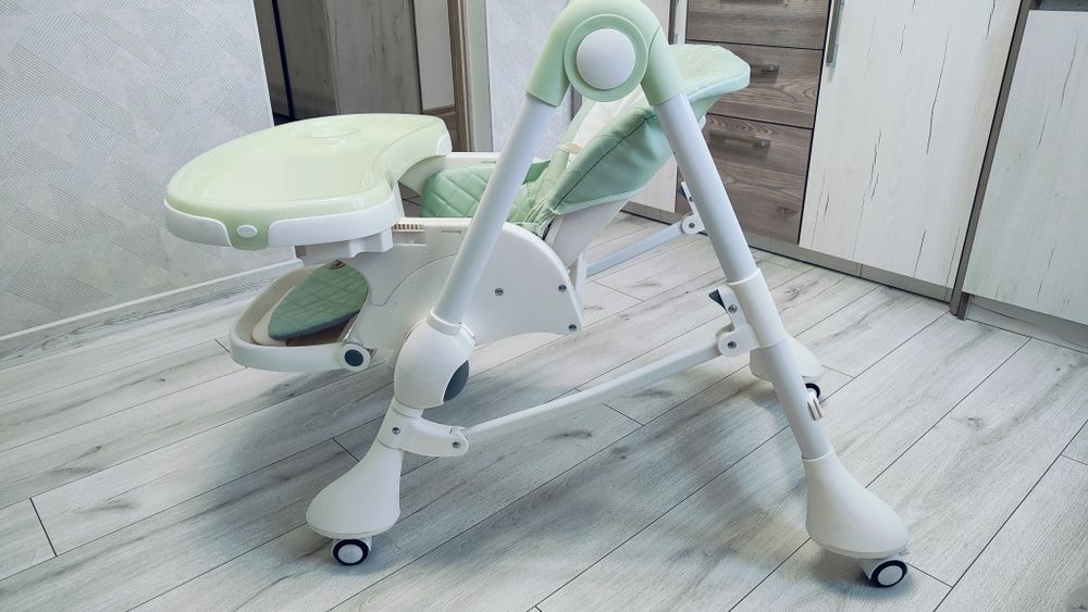 Стульчик для годування carrello