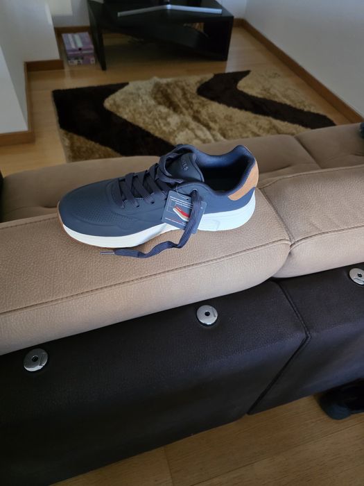Sapatilhas  Skechers  nunca usadas
Tamanho 42