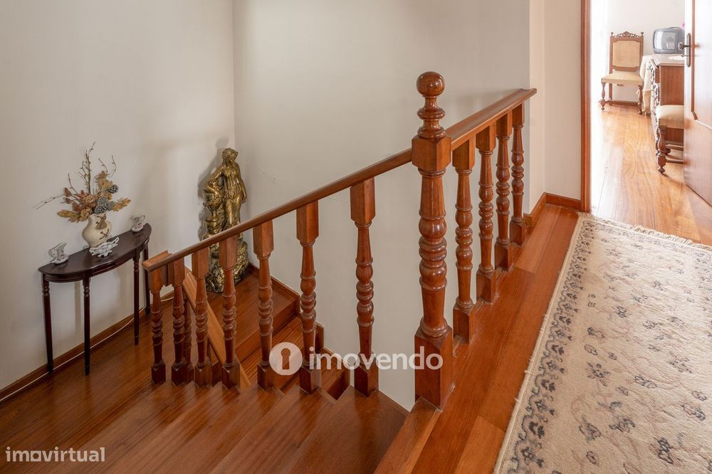Moradia T4 com garagem, em Vila Nova da Telha, na Maia
