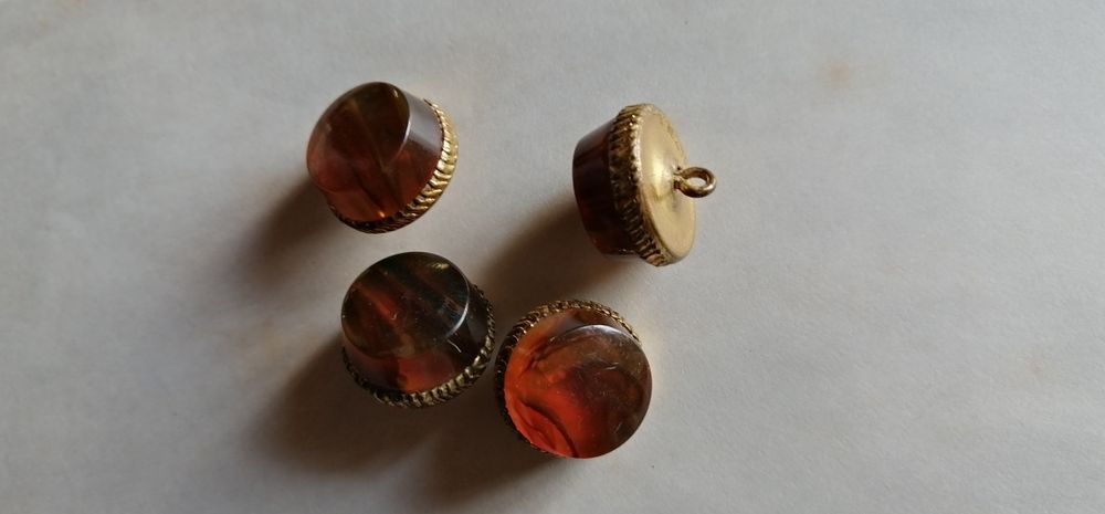 Botões muito antigos