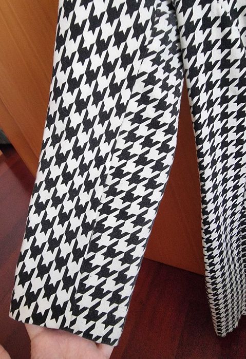 Vestido com padrão branco e preto Zara, tamanho L