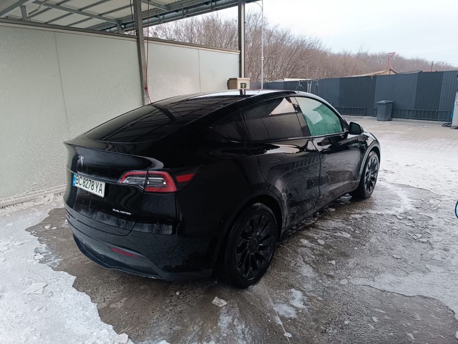 Tesla Y 2023 ПРОДАМ