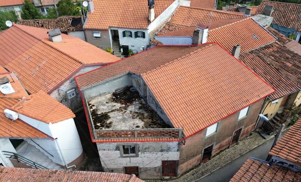 Casa com terraço em Vinhais.