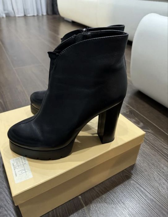 Ботінки черевики