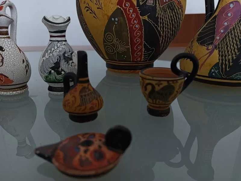 Conjunto antigo 8 Peças de cerâmica Gregas. Como Novas!	 Feitas e pintadas á mão*