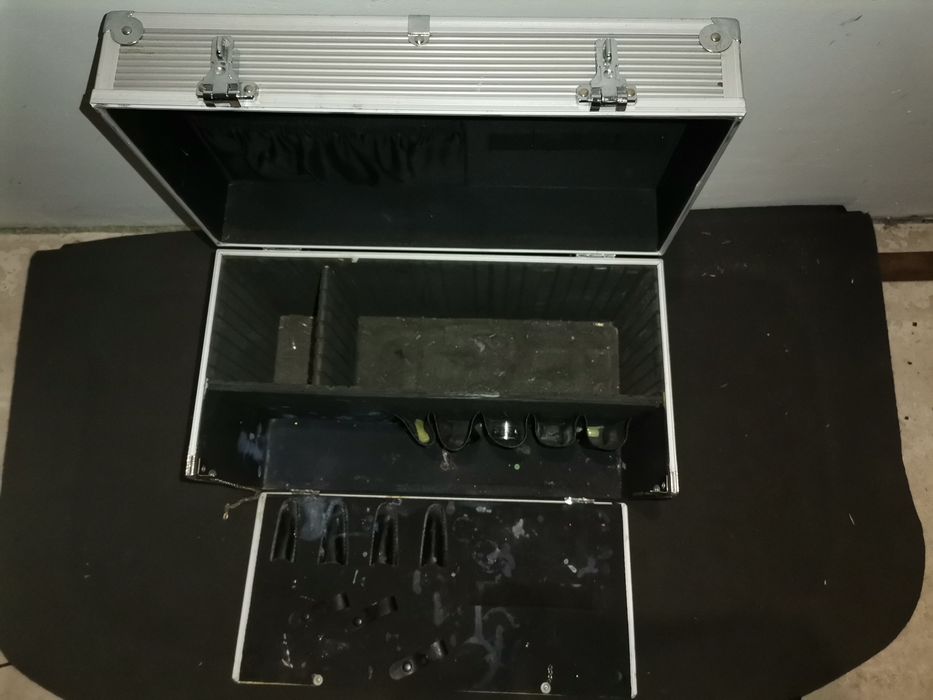 Kuferek kosmetyczny aluminiowy