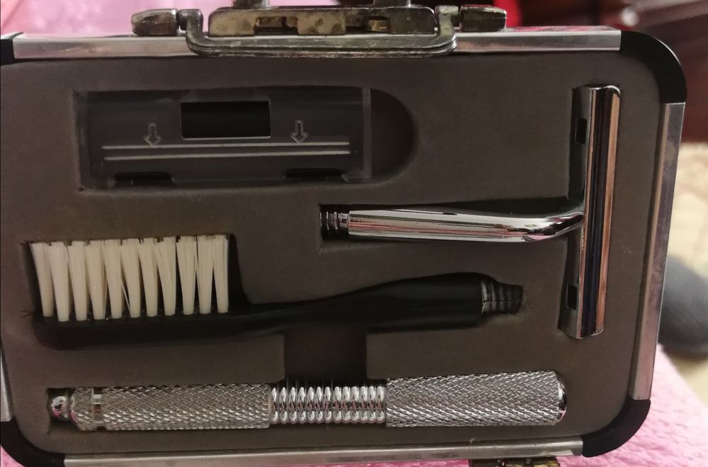 Vendo estojo de barbear