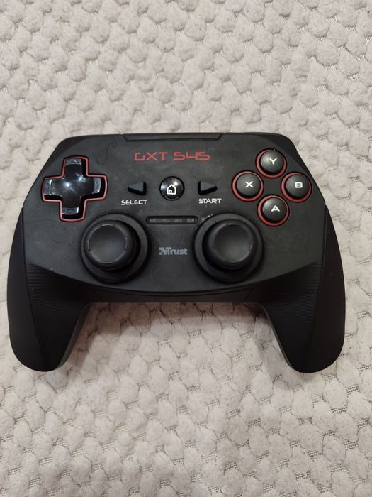 Геймпад Trust "Wireless GamePad GXT 545" в повному комплекті.
