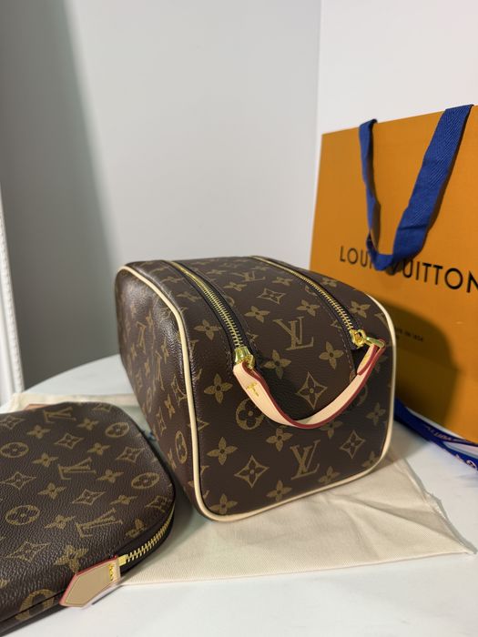 Косметичка LV dopp kit