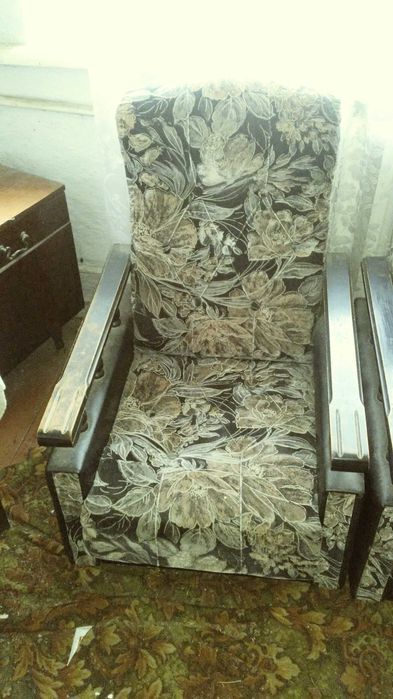 продам 2 крісла майже нові