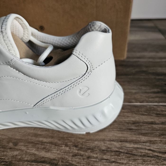 Ecco sneakersy damskie białe skórzane  39 25cm