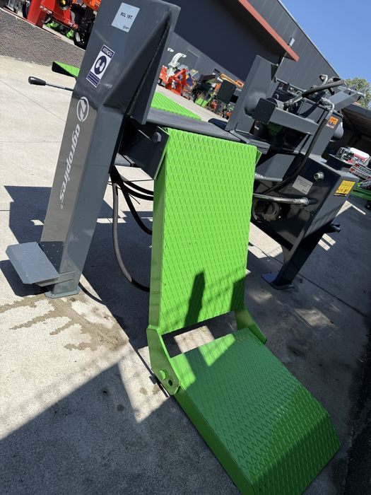 Rachador de lenha 18 ton. Com plataforma elevatoria