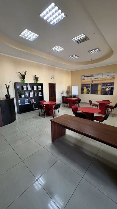 Погодинна оренда .Сучасний та функціональний простір площею понад 85 м²! Це не просто офіс - це місце , де комфортно працювати та розвивати бізнес.
