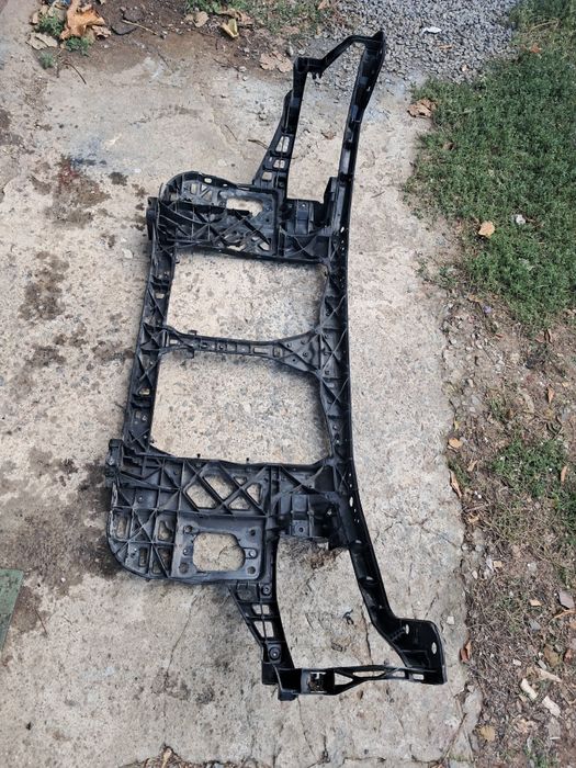 Киа сид .2007год.Передняя рамка радиатора.